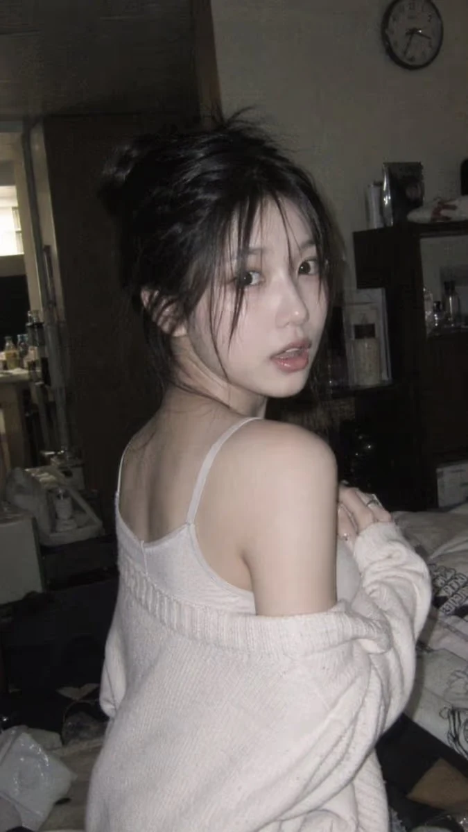 Korean Idol Candid Bedroom Portrait