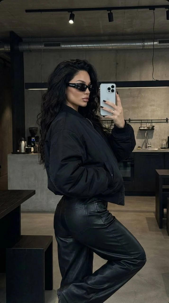 Urban Chic Loft Mirror Selfie Fashion